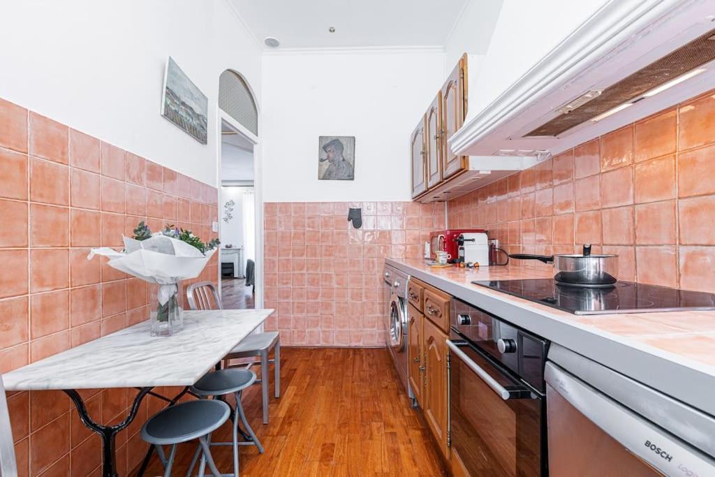 Risso - Comfortable 3 Bedrooms With Balcony *